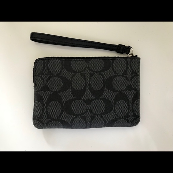 FINAL PRICE: NWT Coach wristlet - Picture 2 of 7